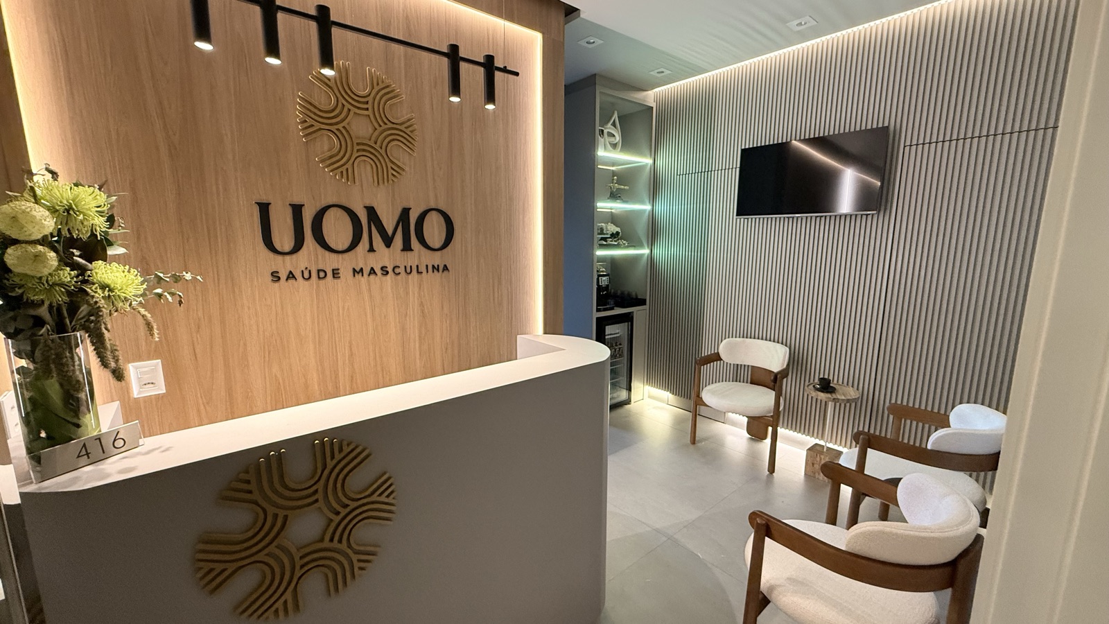 Recepção da Clínica UOMO, saúde masculina, na Vila Mariana, São Paulo