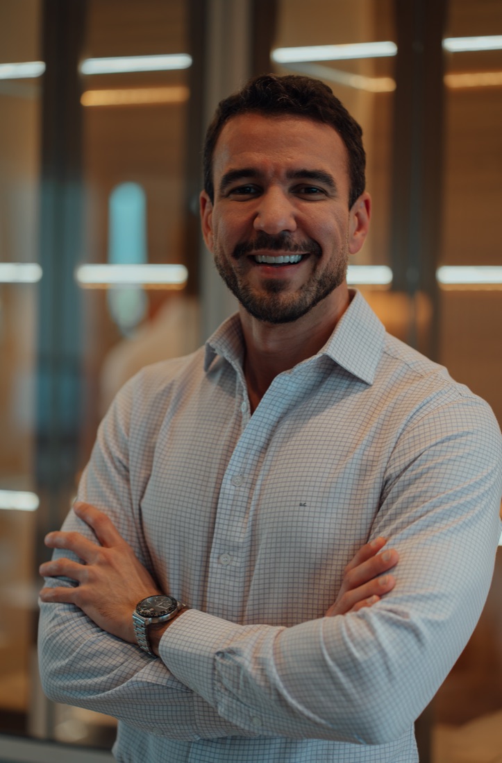Dr. Gilton Cambuí, urologista e andrologista, em atendimento acolhedor